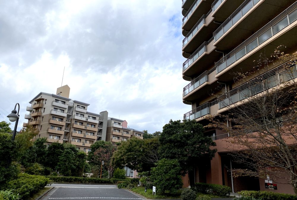 横須賀の大規模マンションに6kW充電器3台設置