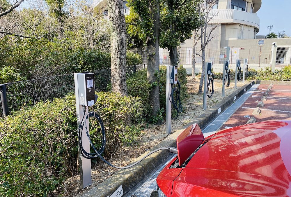 【名古屋】マンション来客用駐車場に6kW充電器を6台設置。ユアスタンドシステムで管理。